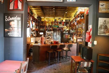 Escapadas: las mejores picadas, sabores caseros y boliches antiguos en un pueblo a 100 kilómetros de Capital