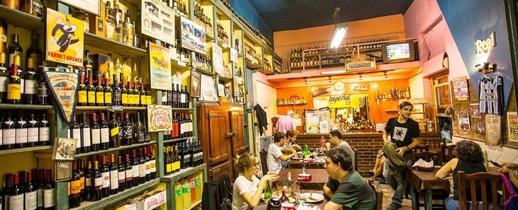 Dónde comer en Almagro: bodegones que representan la mejor versión del barrio