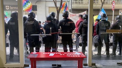 Fractura: la UCR formalizó su neutralidad y no acompañará la decisión de Bullrich de apoyar a Milei en el balotaje
