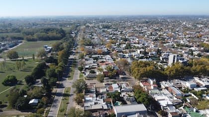 Escapadas: las mejores picadas, sabores caseros y boliches antiguos en un pueblo a 100 kilómetros de Capital