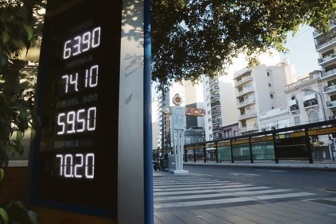 Boom de aumentos en abril: colegios, prepagas, tarifas, transporte y alquileres