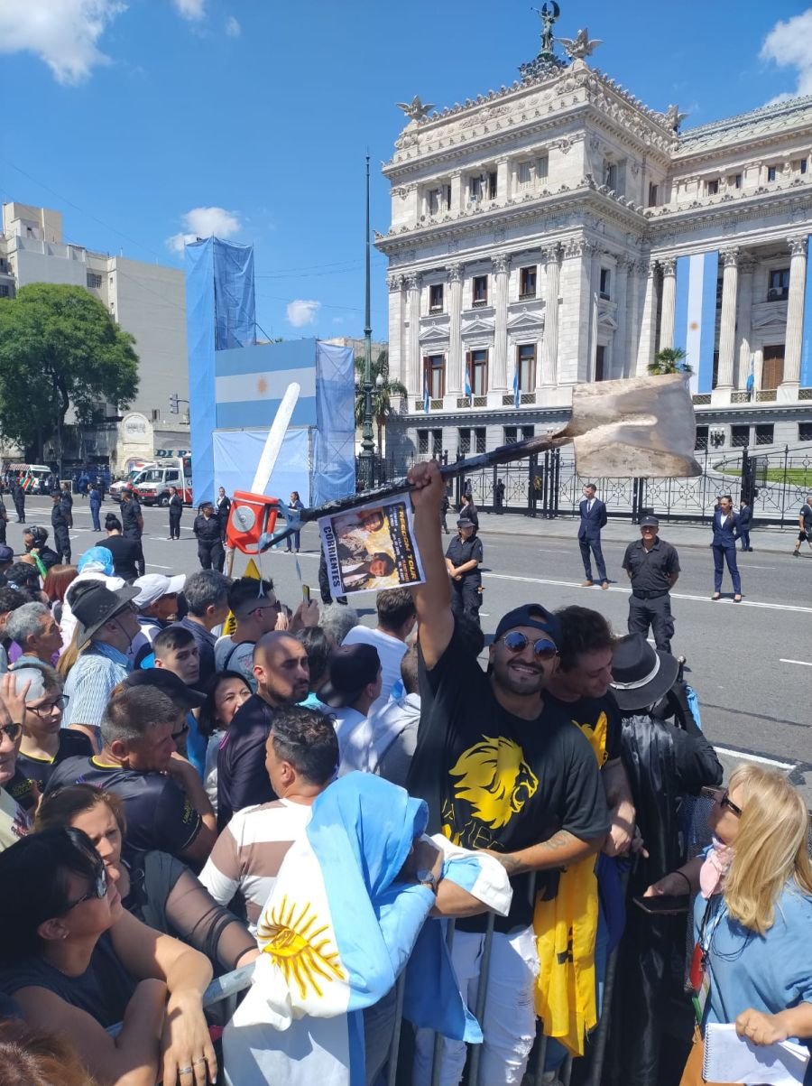 Fotogalería de la asunción de Milei: los invitados, las risas con Cristina Kirchner, la calle y el paseo con Karina