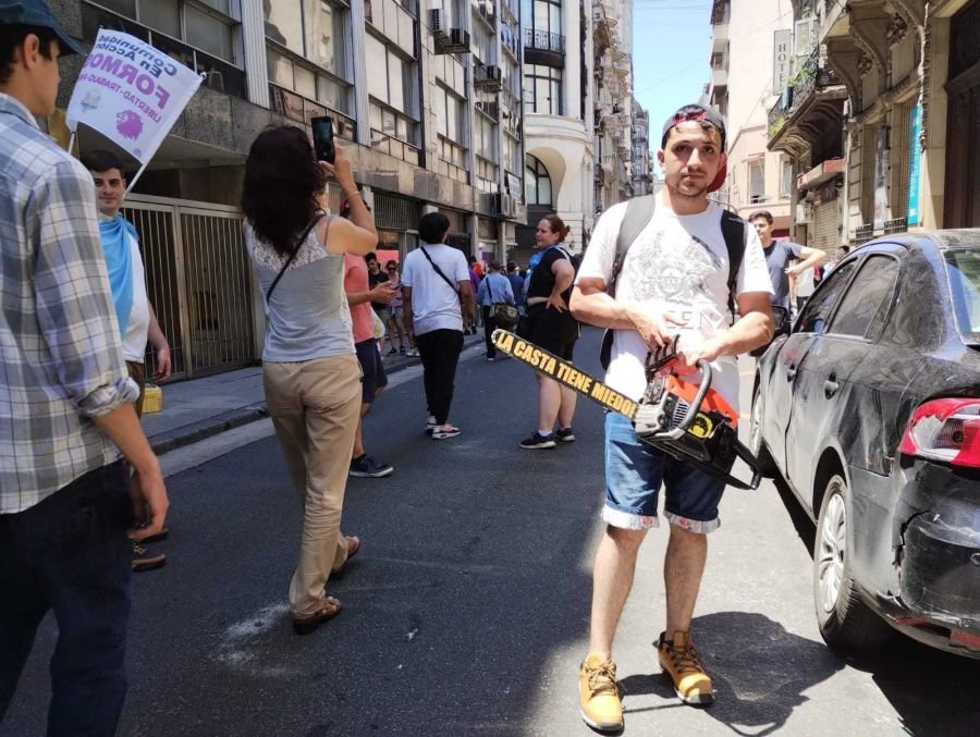 Fotogalería de la asunción de Milei: los invitados, las risas con Cristina Kirchner, la calle y el paseo con Karina