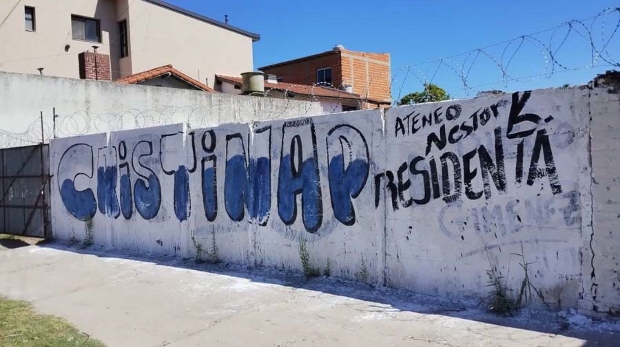 Cristina Kirchner presiona a Alberto Fernández para que se baje y le vacía las listas de candidatos de su sector