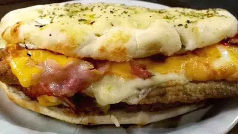 El restaurante de Buenos Aires que prepara un sándwich de milanesa enorme, sabroso y barato