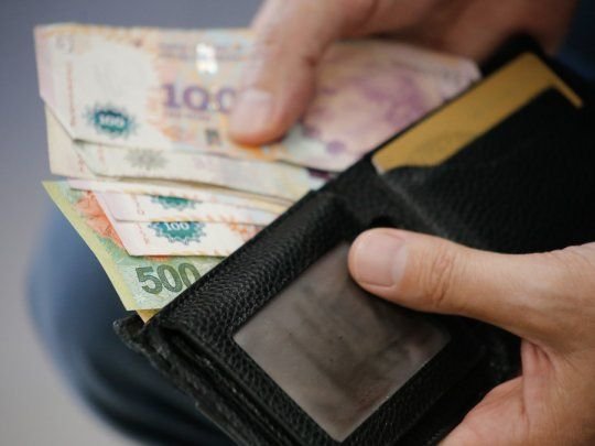 Boom de aumentos en abril: colegios, prepagas, tarifas, transporte y alquileres