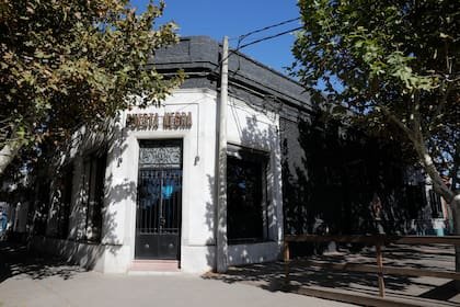 Escapadas: las mejores picadas, sabores caseros y boliches antiguos en un pueblo a 100 kilómetros de Capital